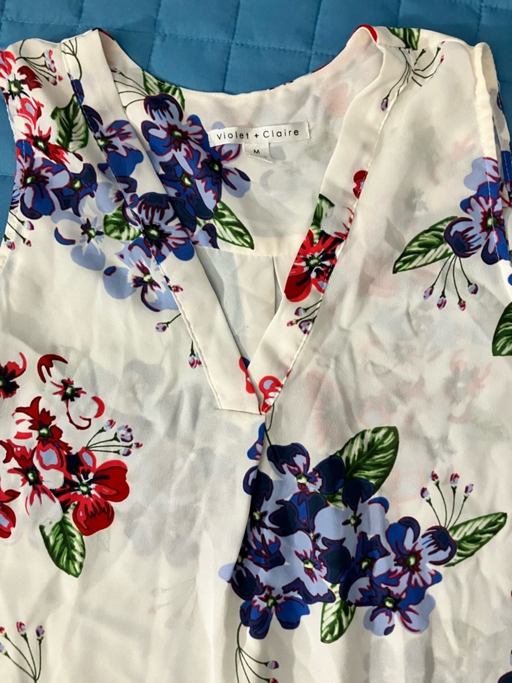 Violet & Claire White Floral Split-Neck Top with Red and Blue Blooms